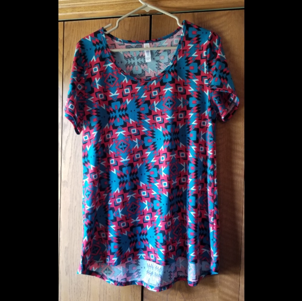 LuLaRoe Classic Tee L